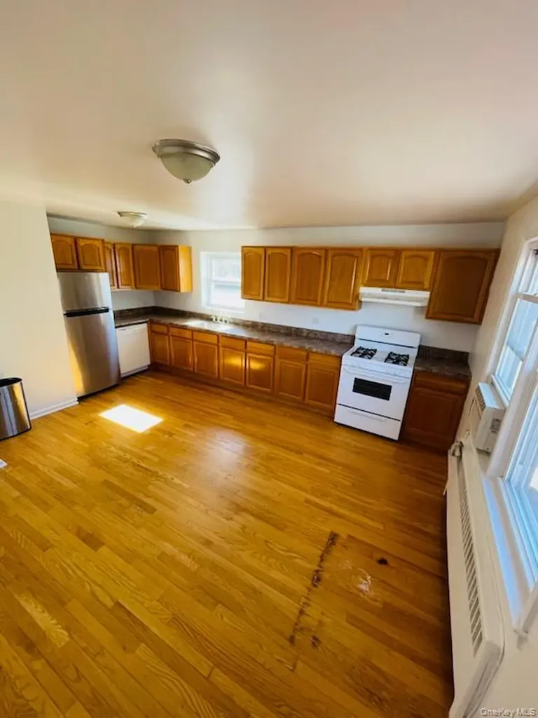 22 Cowles Aka 2 Catskill Avenue Yonkers NY 10704