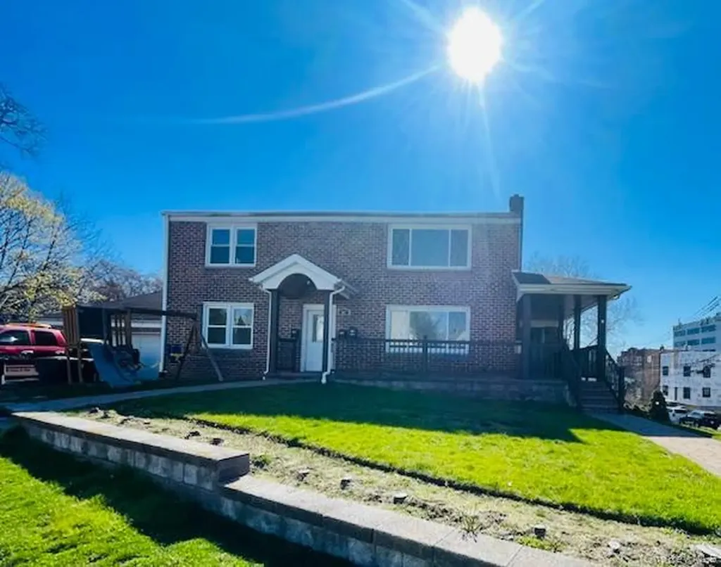22 Cowles Aka 2 Catskill Avenue Yonkers NY 10704