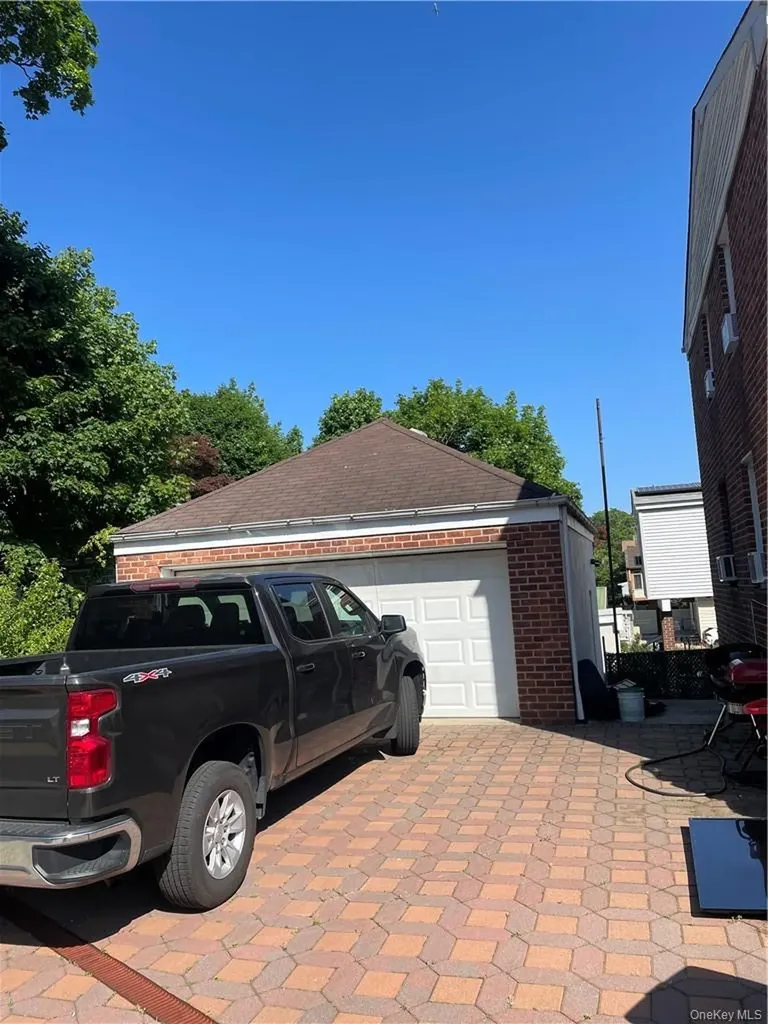 22 Cowles Aka 2 Catskill Avenue Yonkers NY 10704