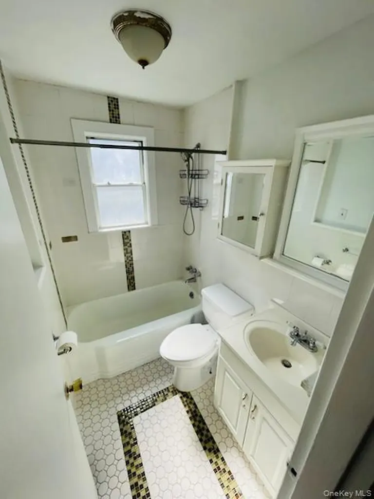 22 Cowles Aka 2 Catskill Avenue Yonkers NY 10704