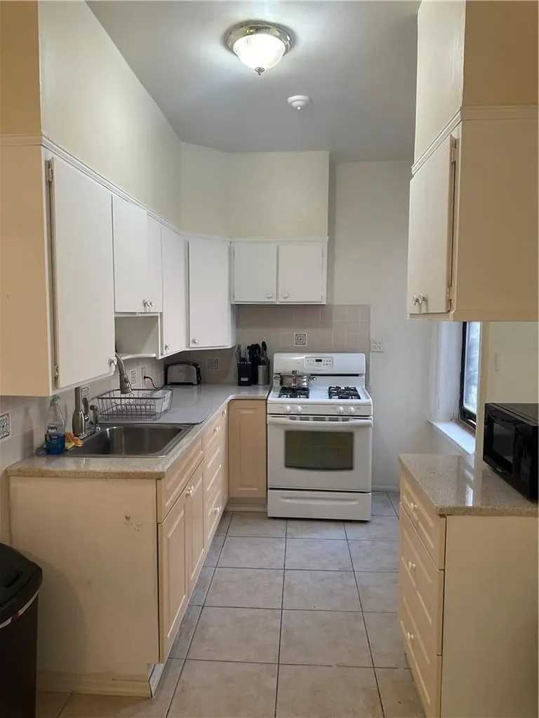 2922 Barnes Avenue Bronx NY 10467