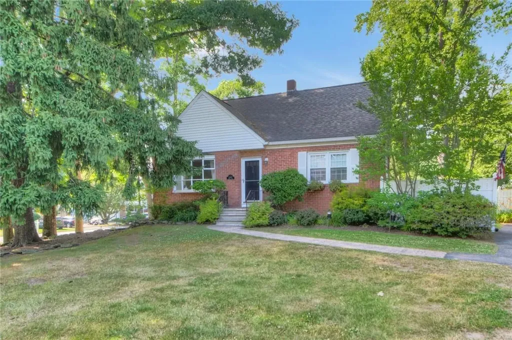 8 Nelson Place Nanuet NY 10954