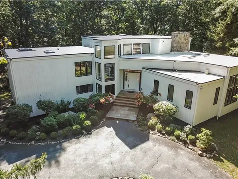 4 Hemlock Hollow Place Armonk NY 10504