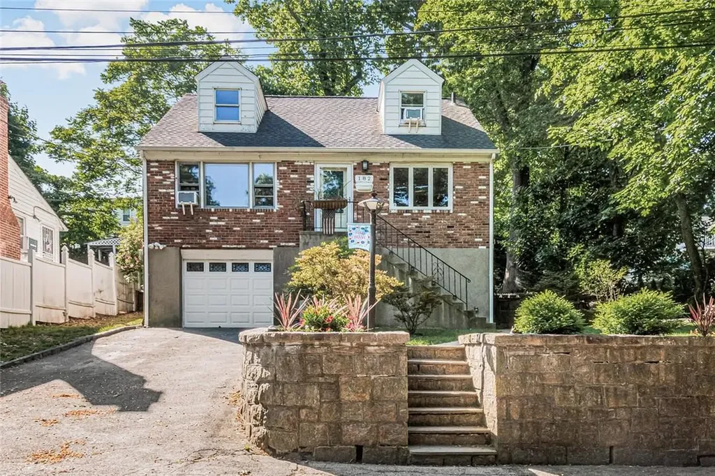 182 Osmun Place Yonkers NY 10701