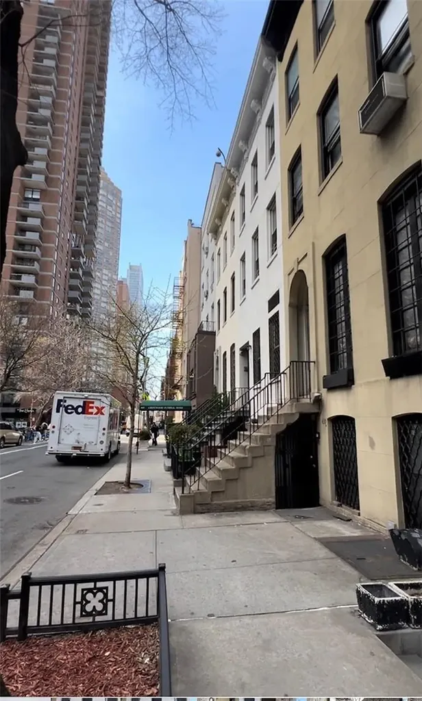 437 W 43rd Street New York (manhattan) NY 10036