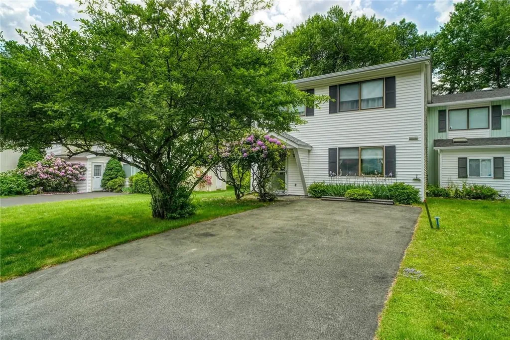 13 Elizabeth Way Kiamesha Lake NY 12751