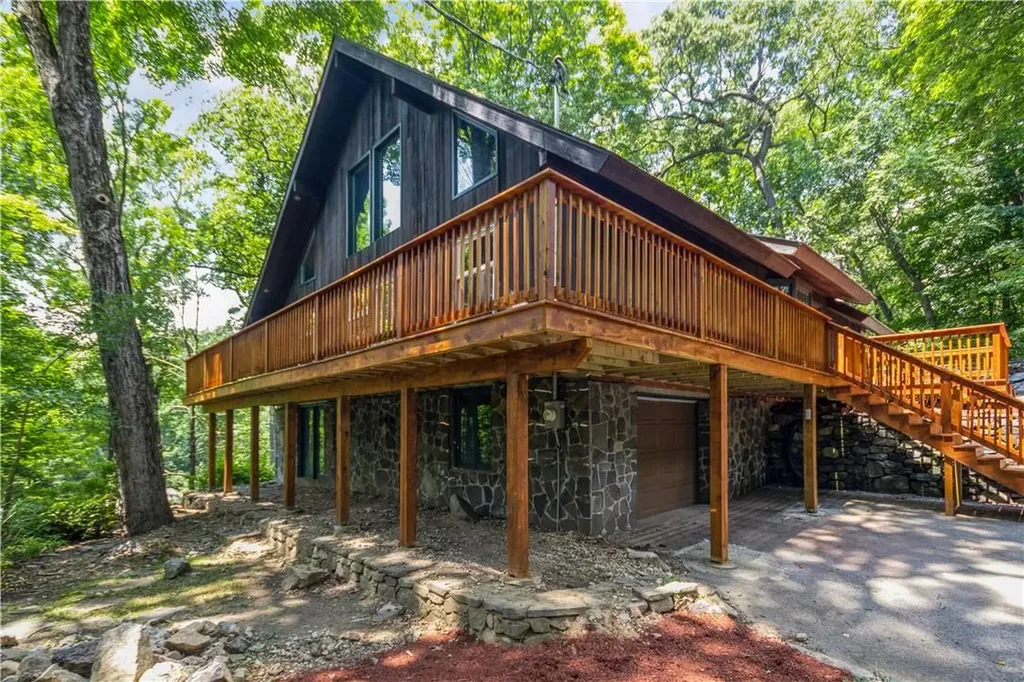 8 E Cedar Road Bedford NY 10536