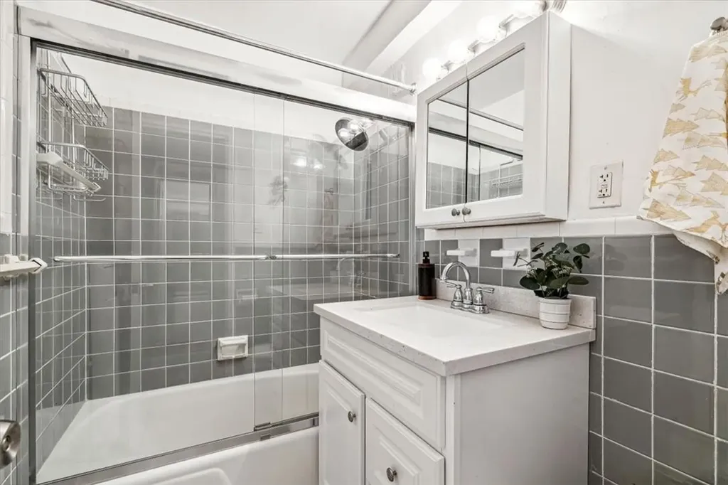 2835 Webb Avenue Bronx NY 10468