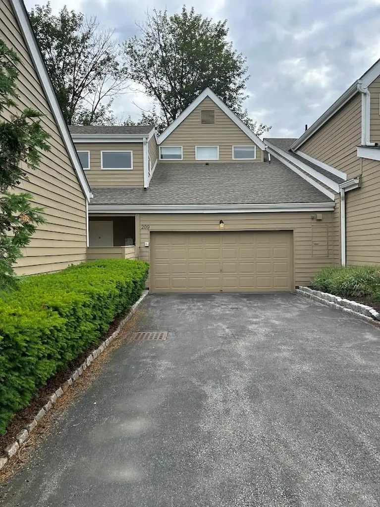 209 Aspen Terrace Poughkeepsie NY 12601