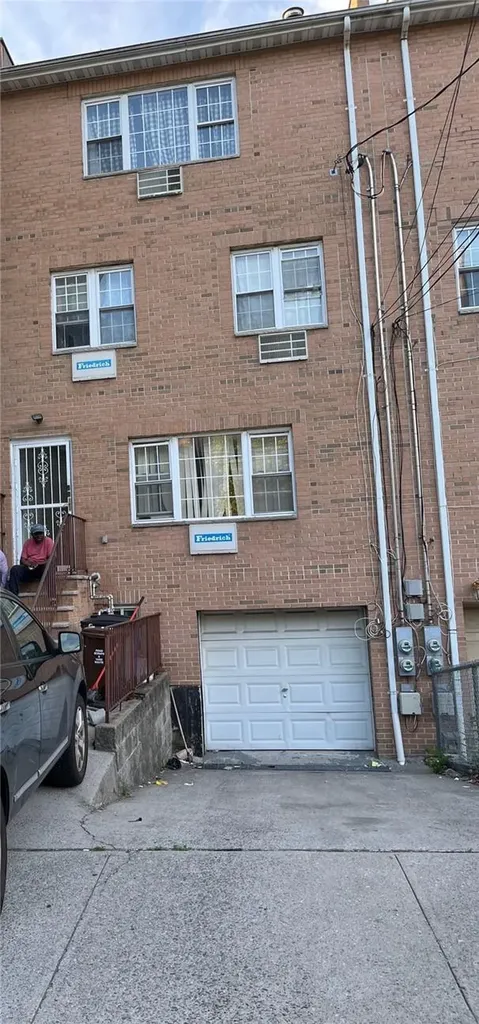 919 Mace Avenue Bronx NY 10469