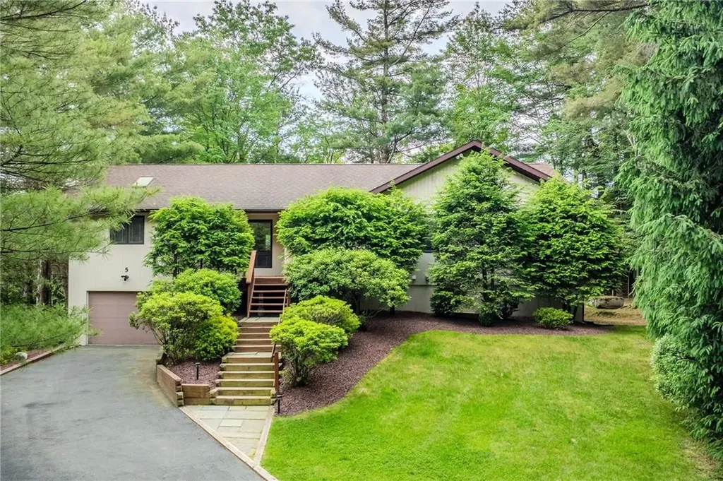 5 Buckingham Circle Rock Hill NY 12775