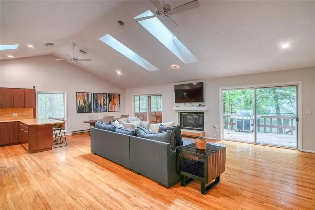 5 Buckingham Circle Rock Hill NY 12775