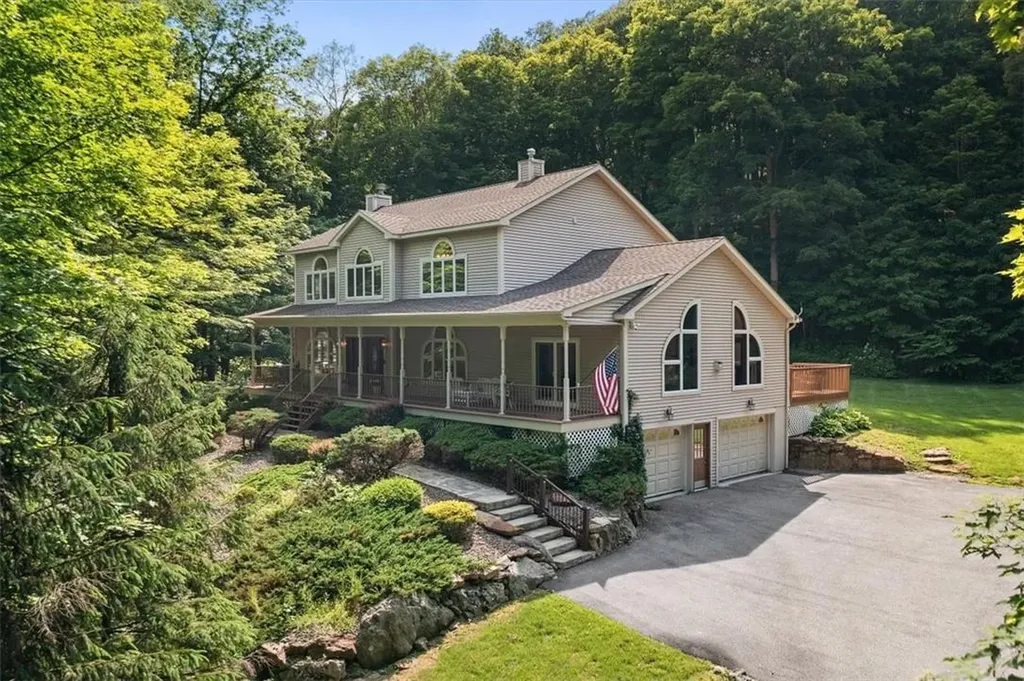 116 Lane Gate Road Cold Spring NY 10516