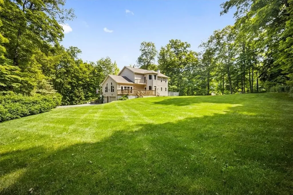 116 Lane Gate Road Cold Spring NY 10516