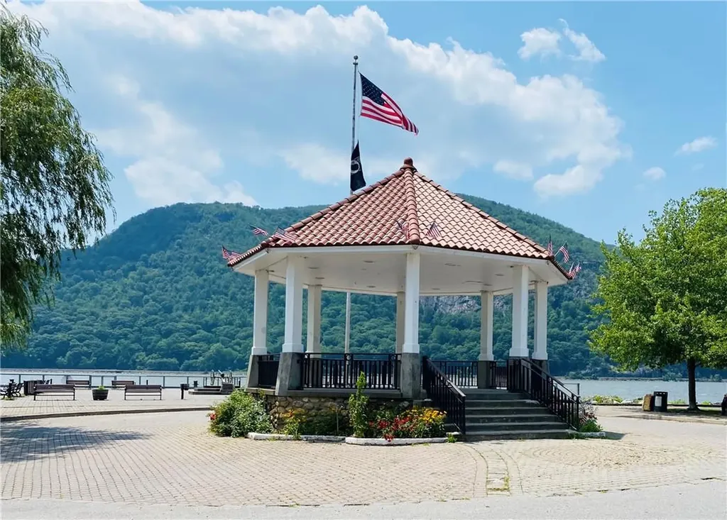 116 Lane Gate Road Cold Spring NY 10516