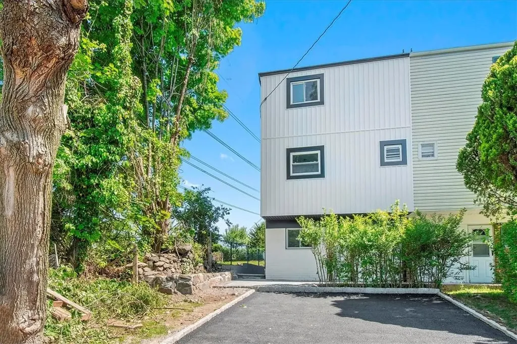 21 Elissa Lane Yonkers NY 10710