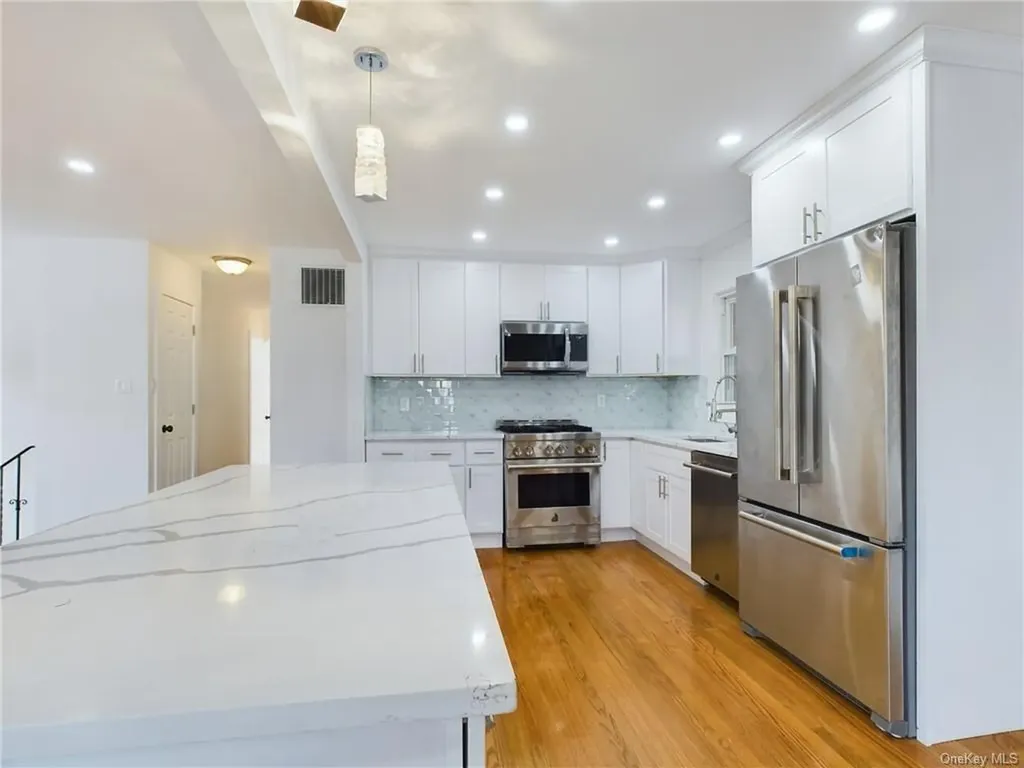 3865 Poplar Avenue Brooklyn NY 11224