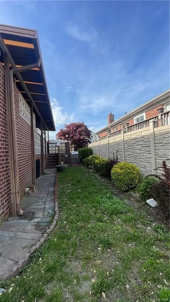 3865 Poplar Avenue Brooklyn NY 11224