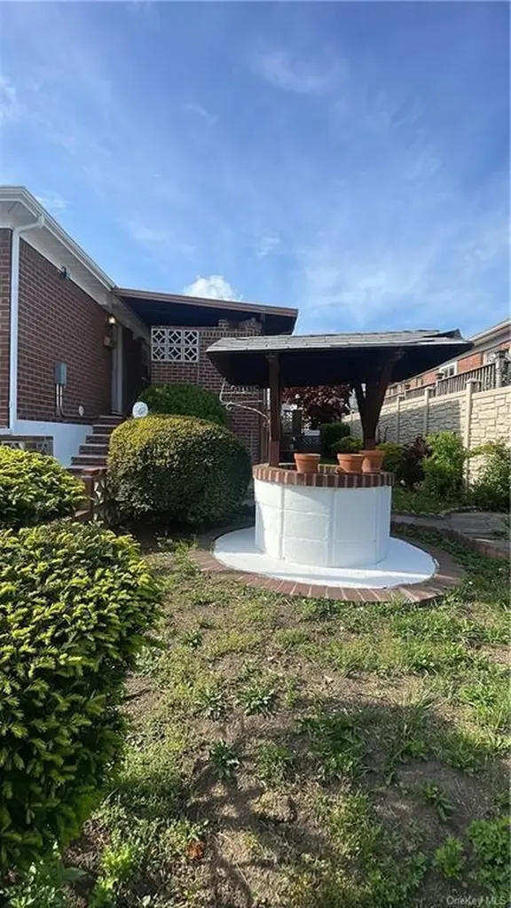 3865 Poplar Avenue Brooklyn NY 11224