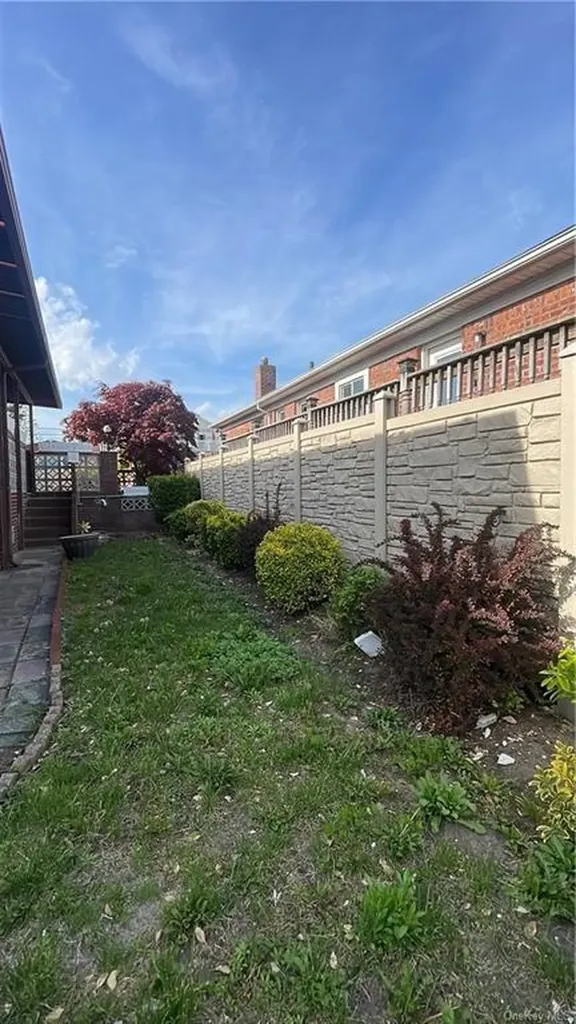 3865 Poplar Avenue Brooklyn NY 11224