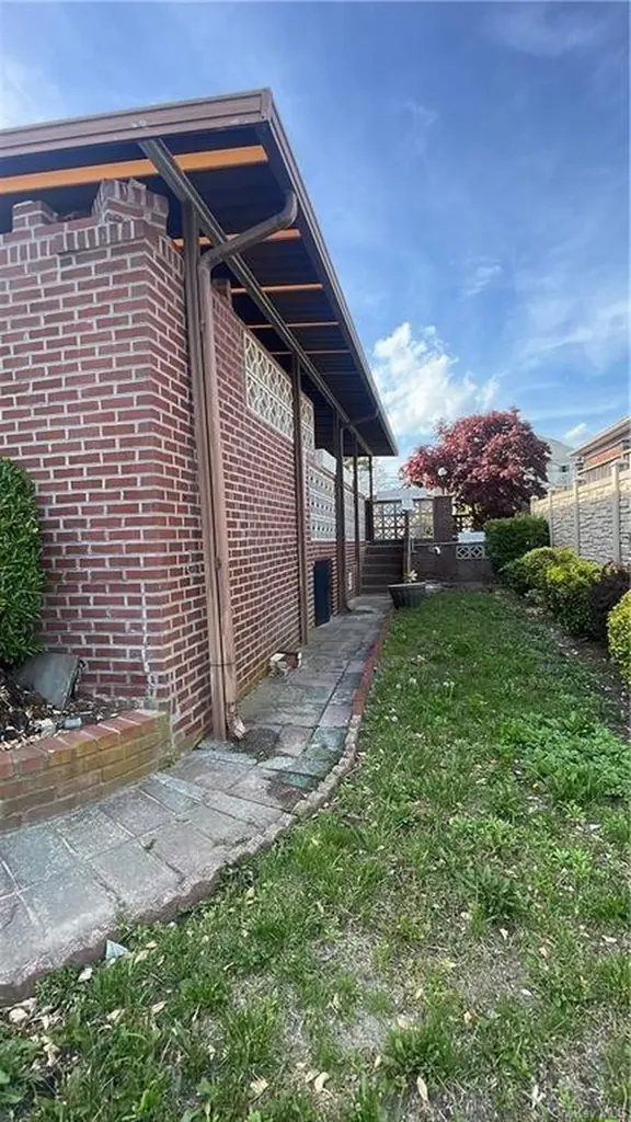 3865 Poplar Avenue Brooklyn NY 11224