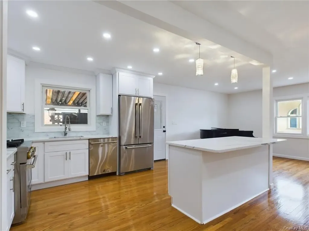 3865 Poplar Avenue Brooklyn NY 11224