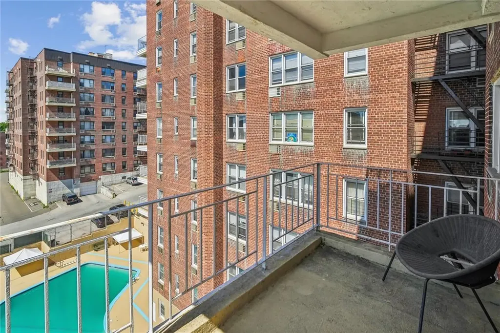 52 Yonkers Terrace Yonkers NY 10704