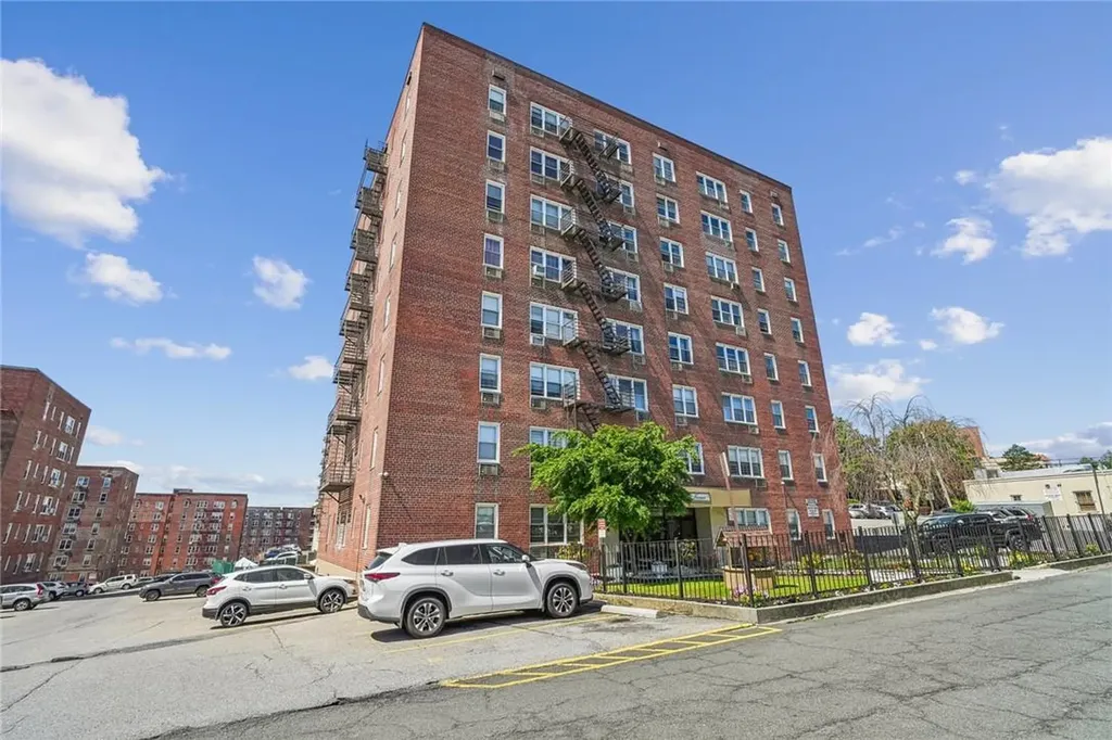 52 Yonkers Terrace Yonkers NY 10704