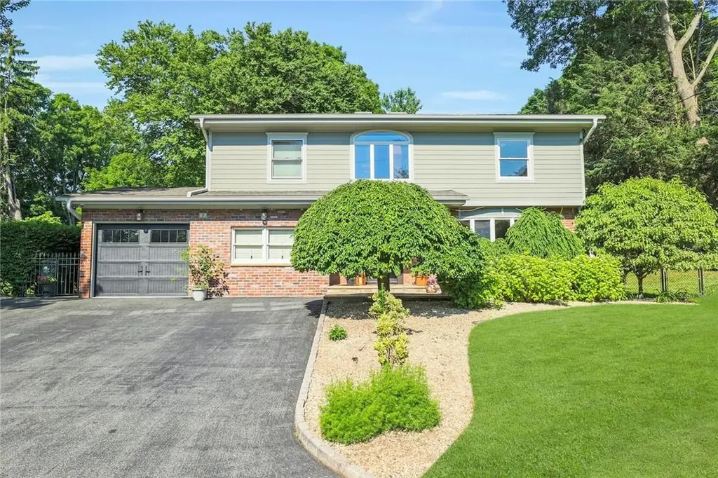 11 Chalmers Boulevard Amawalk NY 10501