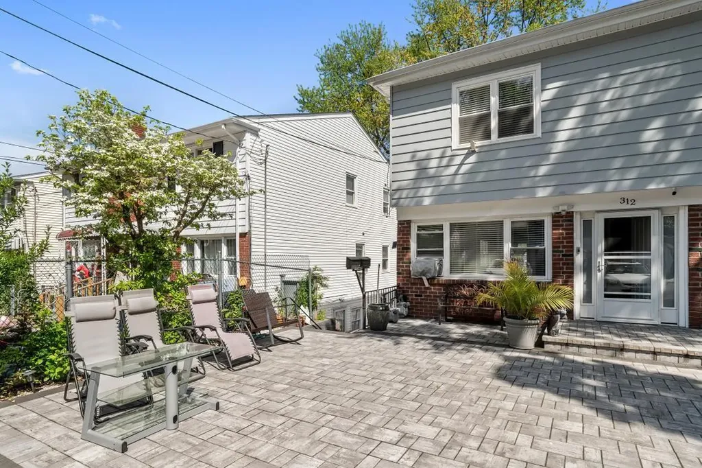 312 Edwards Place Yonkers NY 10703