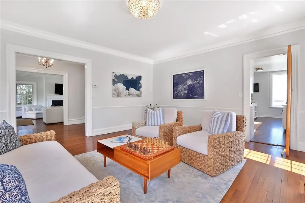 106 Sutton Manor Road New Rochelle NY 10801