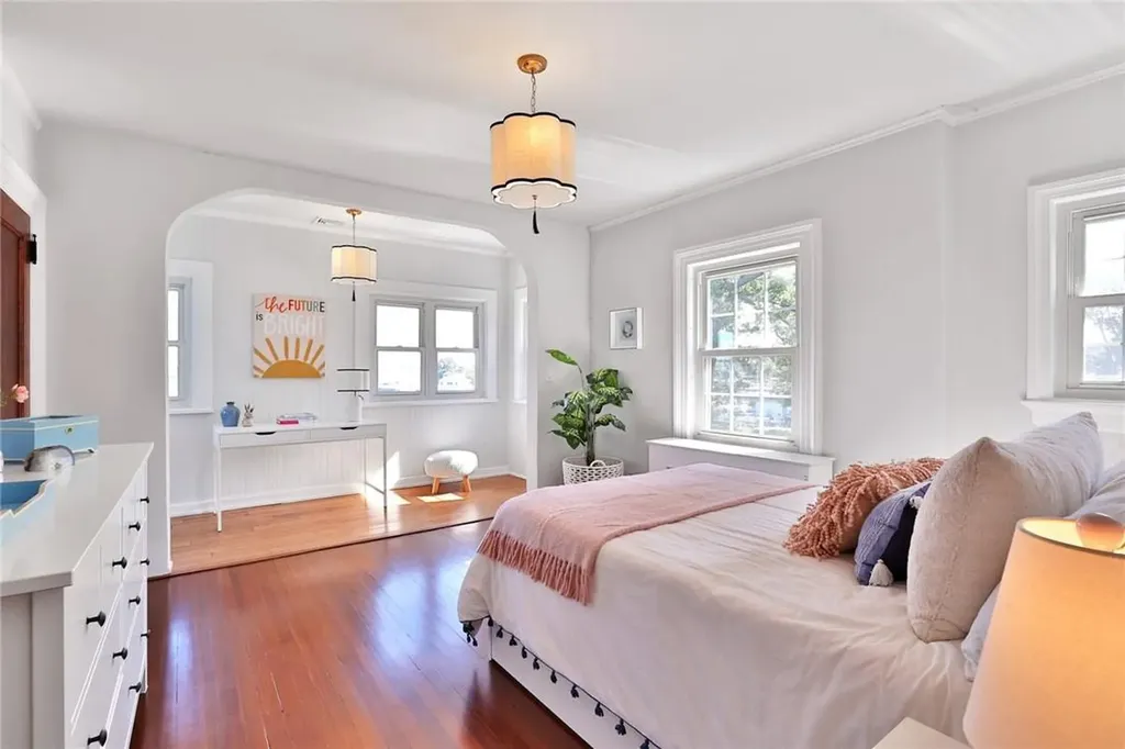106 Sutton Manor Road New Rochelle NY 10801