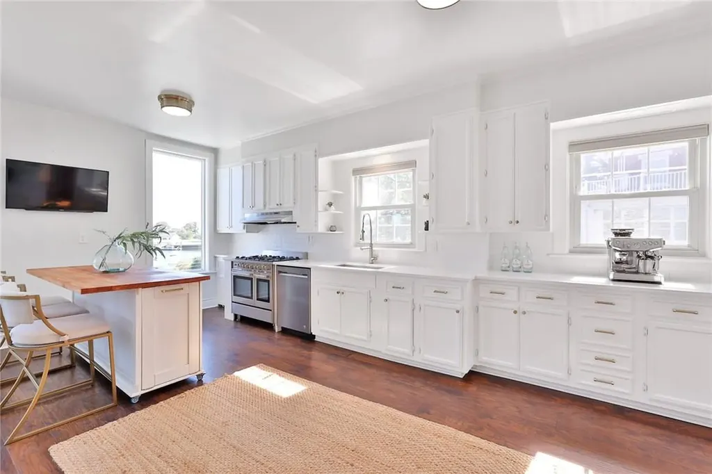 106 Sutton Manor Road New Rochelle NY 10801