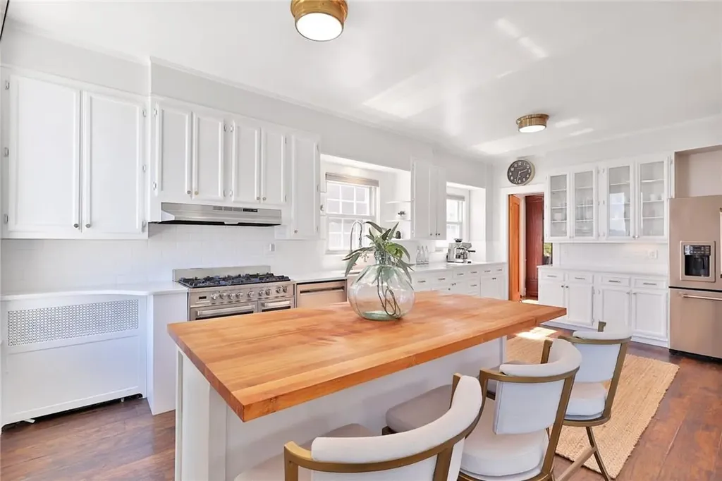 106 Sutton Manor Road New Rochelle NY 10801