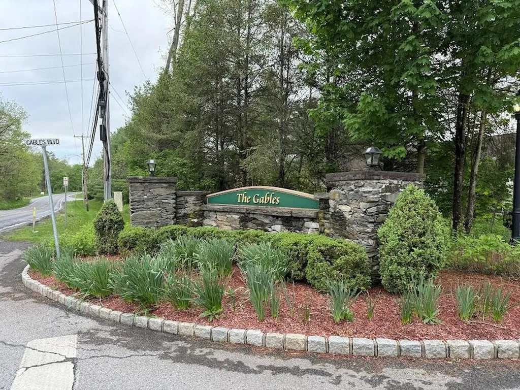 30 Naples Drive Poughkeepsie NY 12603