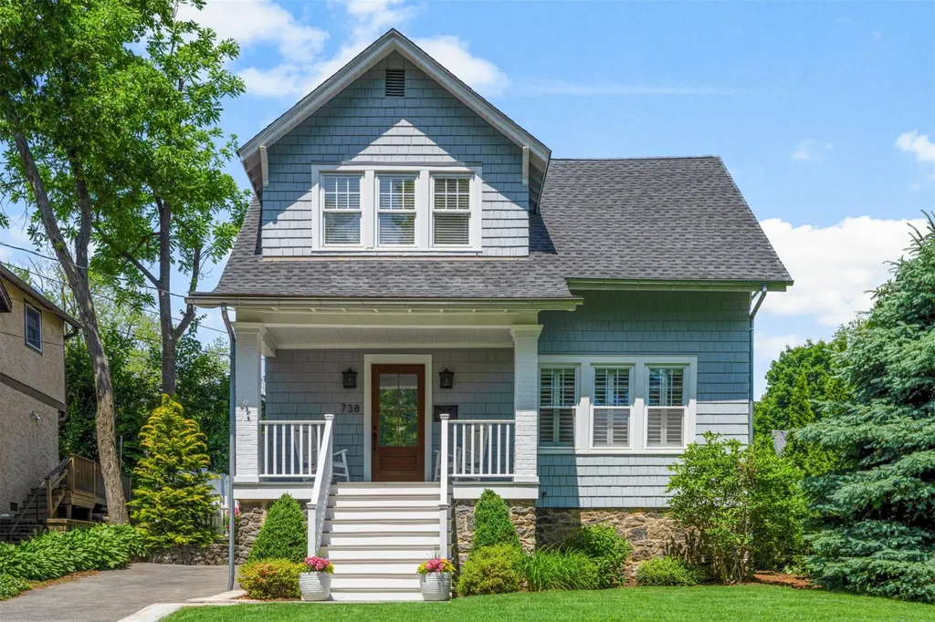 738 Forest Avenue Larchmont NY 10538