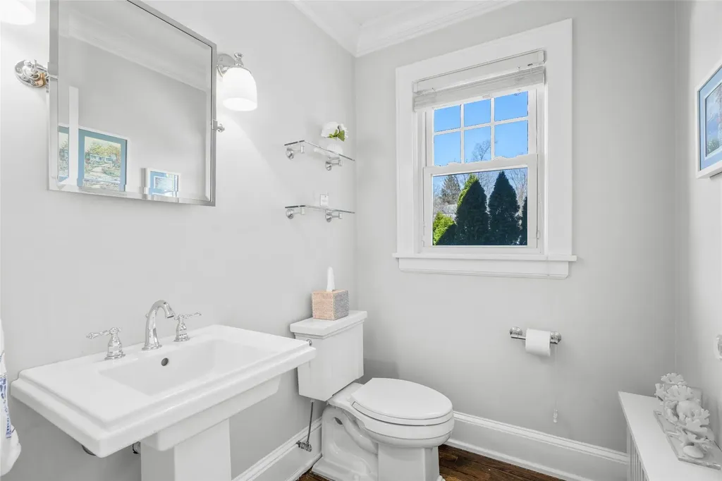 738 Forest Avenue Larchmont NY 10538
