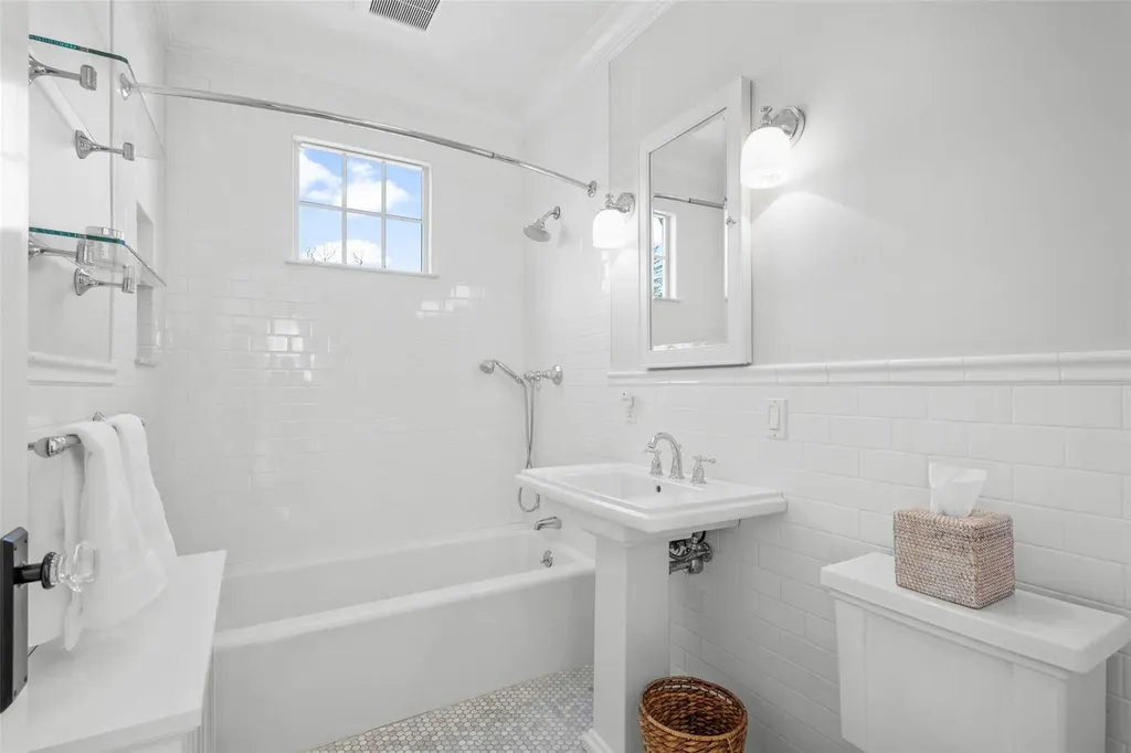 738 Forest Avenue Larchmont NY 10538