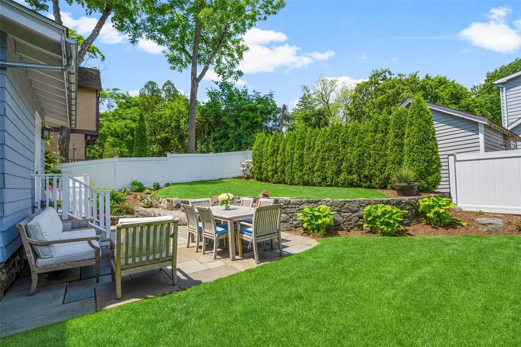 738 Forest Avenue Larchmont NY 10538