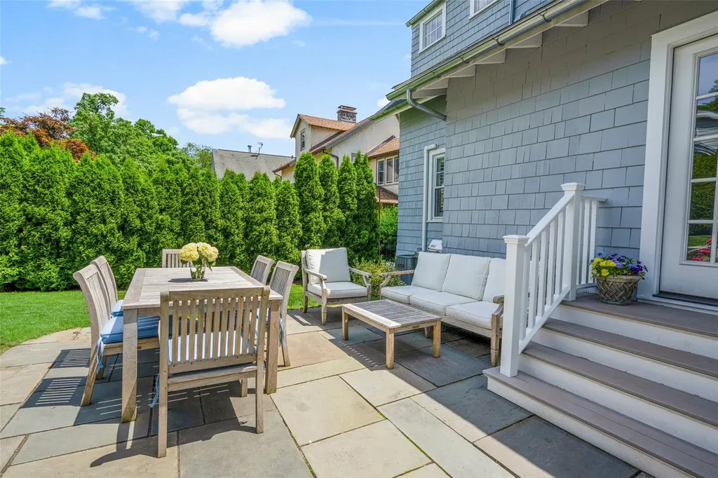 738 Forest Avenue Larchmont NY 10538