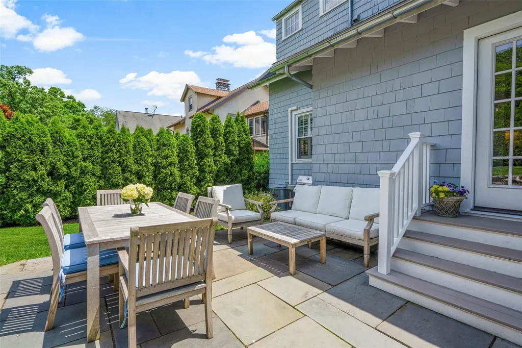 738 Forest Avenue Larchmont NY 10538