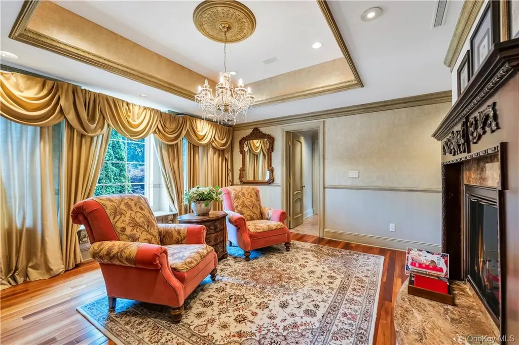 4 Old Wagon Lane Old Westbury NY 11568
