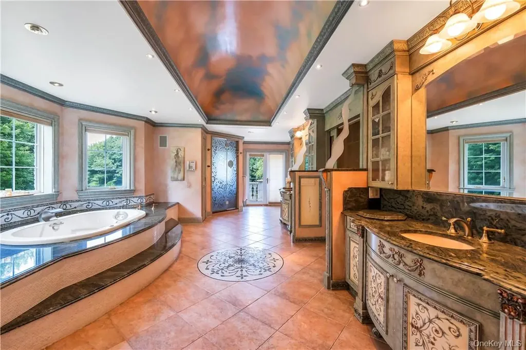 4 Old Wagon Lane Old Westbury NY 11568