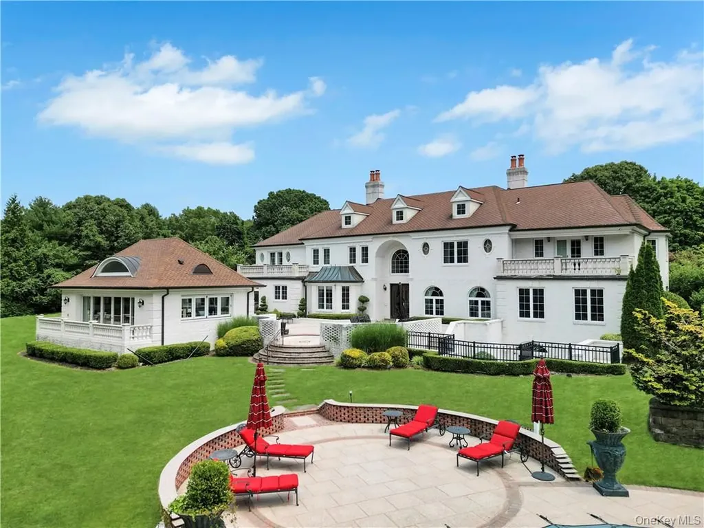 4 Old Wagon Lane Old Westbury NY 11568
