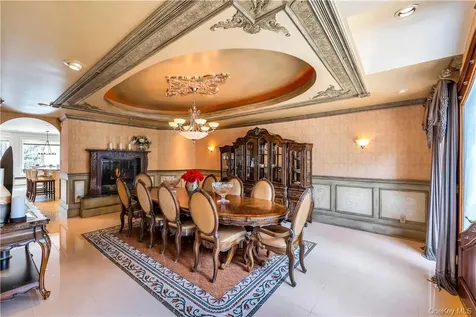 4 Old Wagon Lane Old Westbury NY 11568