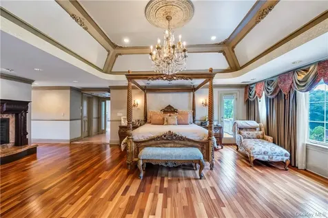 4 Old Wagon Lane Old Westbury NY 11568