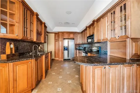 4 Old Wagon Lane Old Westbury NY 11568
