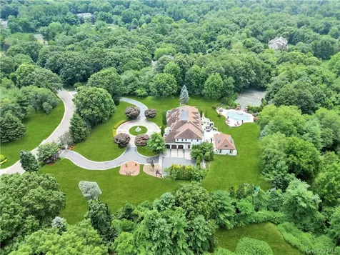 4 Old Wagon Lane Old Westbury NY 11568