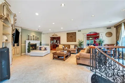 4 Old Wagon Lane Old Westbury NY 11568