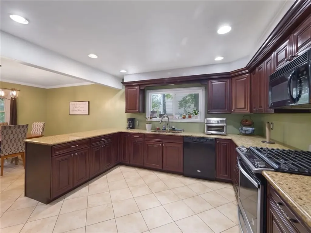 20 Sunny Ridge Road Spring Valley NY 10977
